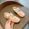 Sapato Baixo 2023 Primavera Meninas Laço Pérolas Mary Janes Conta Cordão Princesa Moda Couro Crianças Solteira Bebê