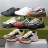 Designer sneakers rhyton casual skor läder tjock sulad herr kvinnor pappa sneaker vintage chaussures snörning ökar plattform fritidskor