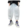 Salopette Enfants Mi Pantalons Pantalons pour Garçons Coton Arrivées Été Blanc Shorts avec Déchiré Adolescent Enfants Plage Casual Sport 230707