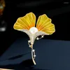 Brooches SINZRY Cubic Zircon Shiny CZ Yellow Leaf Elegant Brooch Pin For Women