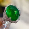 Küme Yüzük AU750 18K Altın Yüzük Laboratuvarı 5CT Oval Emerald Green ve Moissanite Elmas Düğün Partisi Nişan Yıldönümü Oluşturdu