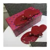 Sandalen 2021 Hochwertige Designer 10-Farben-Höhlen-Flops, geeignet zum Tragen von Gummi-verschleißfesten Hausschuhen im Sommer Indoo D DHNSP