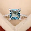 Huitan Unique Princess Cut Blue CZ Kobiety Pierścionki Wysokiej Jakości Kolor Srebrny Musujące Obrączki Akcesoria Prezent Modna Biżuteria