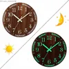 Orologi da parete Orologio da parete illuminato da 12 pollici in legno muto luce al buio Moda nordica muto senza ticchettio suono luce notturna bagliore decorativo Z230710