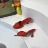 Pantofole Classic Ladies Sandali firmati in metallo con lettere Estate Sexy Rosso Nero Tacchi alti Punta tonda Open Toe Mezze pantofole 35-40 T230710