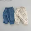 Conjuntos de ropa Primavera 2023 Nuevo Bebé Pantalones de mezclilla sueltos Moda Bebé Niñas Pantalones con estampado de puntos Lindos Niños pequeños Jeans Ropa de bebé Z230710