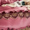 Ensembles de literie Ensemble de housse de couette en velours matelassé européen Lit double King Size Broderie Dentelle Couette de luxe Couleur unie 2 taies d'oreiller Doux 230710