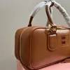 Arcadie Totes Handväska kvinnors modeväskor lyxig designer väska vintage läder små handväskor crossbody bowlingbag