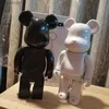 Przedmioty dekoracyjne Figurki Bearbrick Dekoracje Figurki Ręce Stopy można przesuwać Niedźwiedź Miniatury Wystrój domu Salon Sypialnia Regał Pulpit Prezent T230710