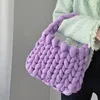 Bolsa tiracolo tricotada com fio grosso Bolsa carteiro grossa e volumosa de lã gigante tecida à mão