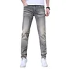 Mens jeans ontwerper 2023 lente/zomer dunne fit kleine voeten elastische casual trend Koreaanse editie high -end as broek QDL4