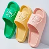 Slippers 2023 Zomer Kinderen Badkamer Platform Antislip Beer Cartoon Slippers Strand Slipper Kid Sandalen Slides Indoor Outdoor