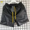 Real Pics Grön Svart Burgund PU Läder Shorts Brevbroderi Mode Män Kvinna Sommar Streetwear