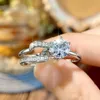 Huitan Fashion Match Ringen voor Vrouwen Luxe Verharde Briljante Zirconia Engagement Bruiloft 3 Stuks Sieraden Sets Groothandel Bulk
