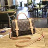 Le borse progettate in negozio sono vendute a buon mercato Borsa da donna 2023 Primavera/estate Piccola leggera elegante Spalla a mano Moda Versatile Crossbody Rete rossa