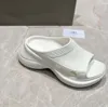 Designer-Sandale für Damen, Keil-Flip-Flops, offener Zehenbereich, 10 cm, Damen, Schwarz, Sommermarke, bequemer Sommerspaziergang im Freien, modisch