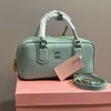 Arcadie Totes Handväska kvinnors modeväskor lyxig designer väska vintage läder små handväskor crossbody bowlingbag