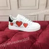 2023 Top Hot Luxurys Tênis de grife Sapatos em forma de placa masculinos Tênis de corrida combinando com cores pop tendência leve moda todos combinam com cores casuais com cadarço hc210802