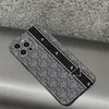 Lyx modedesigner telefonfodral geometrimönster triangellogotyp lämplig för mobiltelefon 13promax Apple 12 kvinnor män telefonfodral 7/8p