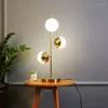 Lampy podłogowe Led Decor Lights Lampka nocna na biurko Nordic Loft Złoty Metal Sofa do salonu Stojąca El Sypialnia Oświetlenie