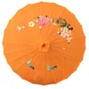 100pcslot handbemalte Blütendesign 12Colors Chinesische Art Regenschirm Bambus Rahmen Seiden Parasol für Braut Bridemaide1860396