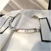 armband designer för kvinnorLyxigt klassiskt berlockarmband Silver G Accessoararmband för män och kvinnors skallarmband Julklapp