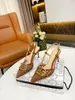 2023 المصمم Slippers Women's Sandals v أحدث صنادل من جلد العيد الحمر