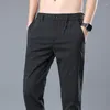 Pantaloni da uomo Primavera Estate Seta di ghiaccio Casual Classico Sottile Slim Fit Pantaloni da abito elasticizzati dritti Abbigliamento da uomo di marca