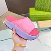 2023 Designer Slippers Kleurrijke Dames Plateauslippers In elkaar grijpende Holle Uitsnede Dikke Bodem Muilezels Mode Sandalen Halfhoge Hak Hoge Heren Schuimrubber Flip Flops