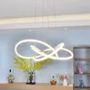 Lampy wiszące Czarno-białe diody LED Nowoczesny Design do salonu Sypialnia Wiszące lampy Restauracyjne wyposażenie kuchni