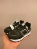 Kid Sneakers NB Casual 574s Ragazzi Ragazze Scarpe Bambini Youth Outdoor Trainers Kid Toddlers Scarpa sportiva Nero Grigio Royal Grigio Rosa Bianco Navy Beige taglia eur 26-37