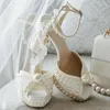 Sandales 2023 à la main perlée talon épais bouche de poisson 35-41 haute plate-forme imperméable chaussures pour femmes robe de mariée luxe perle