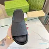 2023 Designer Slippers Kleurrijke Dames Plateauslippers In elkaar grijpende Holle Uitsnede Dikke Bodem Muilezels Mode Sandalen Halfhoge Hak Hoge Heren Schuimrubber Flip Flops