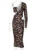 Vestidos Urban Sexy Hugcitar Estampa de Leopardo Um Ombro Manga Longa Oca Midi Vestido de Baile Irregular Verão Sexy Roupas Elegantes Festa Vintage L230711