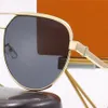 MAN Sunglasses Designer Sunglass Fashion Beach Adumbral Women Men Metal Frame Glass Glass 5 Option Letters Eyeglasses