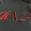 Sıcak satış1: 1 yüksek kaliteli kırmızı işlemeli harfler spor giyim takım elbise kağıdı fermuar kapüşonlu spor giyim - siyah zinfandel gündelik kızarmış sokak stili 2023