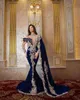 Robe de bal sirène en velours bleu royal col haut robe de soirée à manches longues plis élégants robes de soirée perles