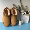 Tasarımcı Botlar Kabarık Kar Botları Tasman UG Boots 54 Mini Kadın Kış Avustralya Platformu Boot Terlik Ayak Bileği Yün Ayakkabıları Koyun Dinini Gerçek Deri Klasik Kökte
