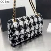 CC Çanta Fransız Çift Flep Houndstantstooth Kapitone Çantalar Tüvey Kırmızı Beyaz Çoklu Pochette Cüzdanları Altın Metal Donanım Tasarımcısı Büyük Kapasiteli Kadın Çapraz Külbez Kez 25