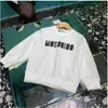 Lüks Tasarımcı Giyim Setleri Çocuk Sweatshirts Tişört Beyaz Monogramlı Moda Moda Marka Yaz Çocuk Hazineleri ve Pamuk