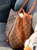 Neonoe mm crossbody designer väskor luxurys handväskor kvinnor louise purses designer kvinna handväska dragsko axelväska gamla blomma hinkväskor m44020 dhgate väskor