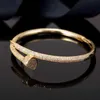 Braccialetto classico a forma di chiodo alla moda Bracciale Fritillaria con diamanti in acciaio inossidabile placcato oro 18 carati Braccialetto di fidanzamento per la festa della mamma di San Valentino da donna