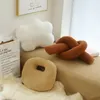 Muñecos de peluche bola nórdica cojín de Color sólido almohada de flores de peluche para sofá cintura Oficina chico juguete regalos decoración del hogar 230711