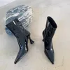 Stiefel 2022 neue Marke Frauen Mode spitze Lackleder Candy Farbe Set Füße einfarbig Mittelstiefel Stiletto Motorradstiefel L230711