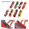 Juegos novedosos Finger Skate Park Kit Piezas de rampa con 1 Finger Skateboard Mini Scooter Escena para Finger Skateboard Training Props 230710