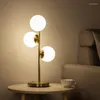 Lampy podłogowe Led Decor Lights Lampka nocna na biurko Nordic Loft Złoty Metal Sofa do salonu Stojąca El Sypialnia Oświetlenie