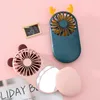 Elektrische ventilatoren Draagbare ventilator USB oplaadbare handventilatoren voor vrouwen Drie windsnelheden en nachtlampje Reizen Make-up Miniventilator