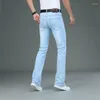 Jeans da uomo Moda Estate Sottile Uomo Flare Boot Cut Pantaloni in denim Elasticità della gamba a vita media Slim Casual Pantaloni da strada azzurri