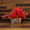 ヘアクリップ大クリスタル女性ブライダルアクセサリー赤いバラの花の葉パール結婚式のコームクリップヘアピン花嫁のためのブライドメイド