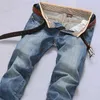 Herrjeans 2023 Högkvalitativa modejeans för män unga mäns hotpants rea casual ultratunna billiga raka jeans för män märke HOWDFEO Z230712